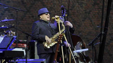Van Morrison v pesmih kritičen do vladnih ukrepov proti koronavirusu