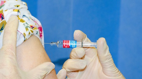 S cepivom proti covidu-19 se bo po predvidevanjih v Sloveniji cepilo približno 60 odstotkov prebivalstva