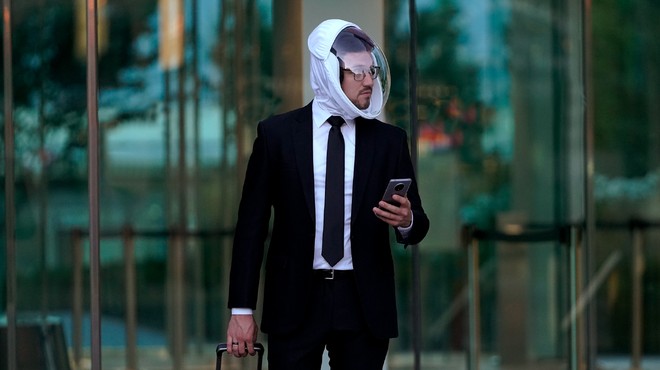So vam zaščitne maske neudobne? Morda vas prepriča ta prav posebna čelada. (foto: MicroClimate)