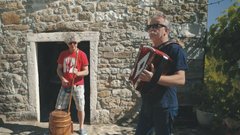 Čar glasbenih izletov je živa glasba v avtentičnem okolju