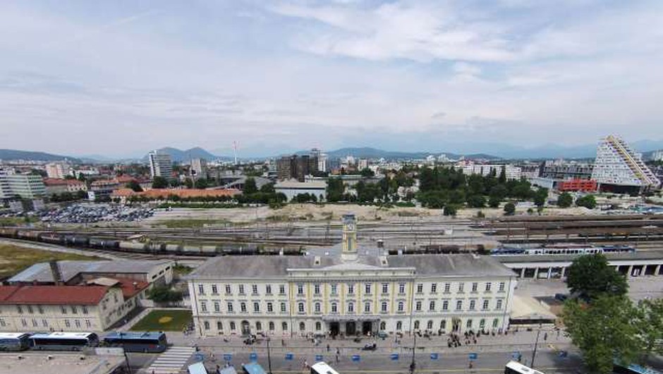
                            Vlada nadgradnjo ljubljanske železniške postaje uvrstila med projekte za državno financiranje (foto: Peter Černuta/STA)