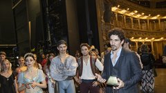 Solista večera Maia Makhateli in Jakob Feyferlik v družbi umetniškega vodja baleta po pooblastilu ravnatelja Petra Đorčevskega, ki je čestital umetnikom