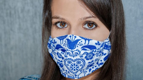 V sredo 122 okužb, dva bolnika s covidom-19 sta umrla