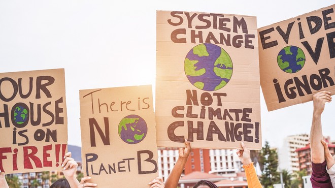 Ulice po vsem svetu bodo ponovno zavzeli mladi podnebni aktivisti, ob 11.30 tudi v Ljubljani (foto: Shutterstock)