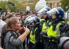 Londonska policija prekinila protest in s silo razgnala ljudi