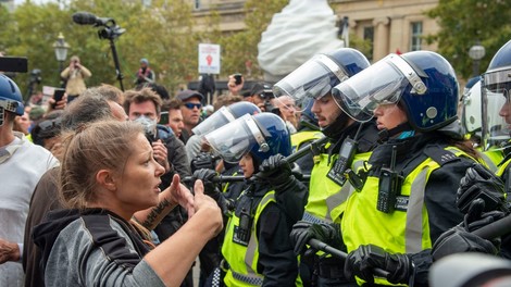 Londonska policija prekinila protest in s silo razgnala ljudi