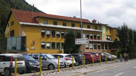 V CUDV Črna na Koroškem in Pegazovem domu v Rogaški Slatini porast števila okuženih