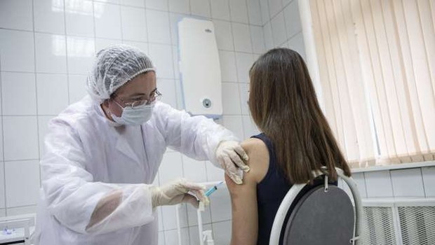 
                            V Rusiji množično cepljenje proti covidu-19 napovedujejo konec oktobra (foto: Xinhua/STA)