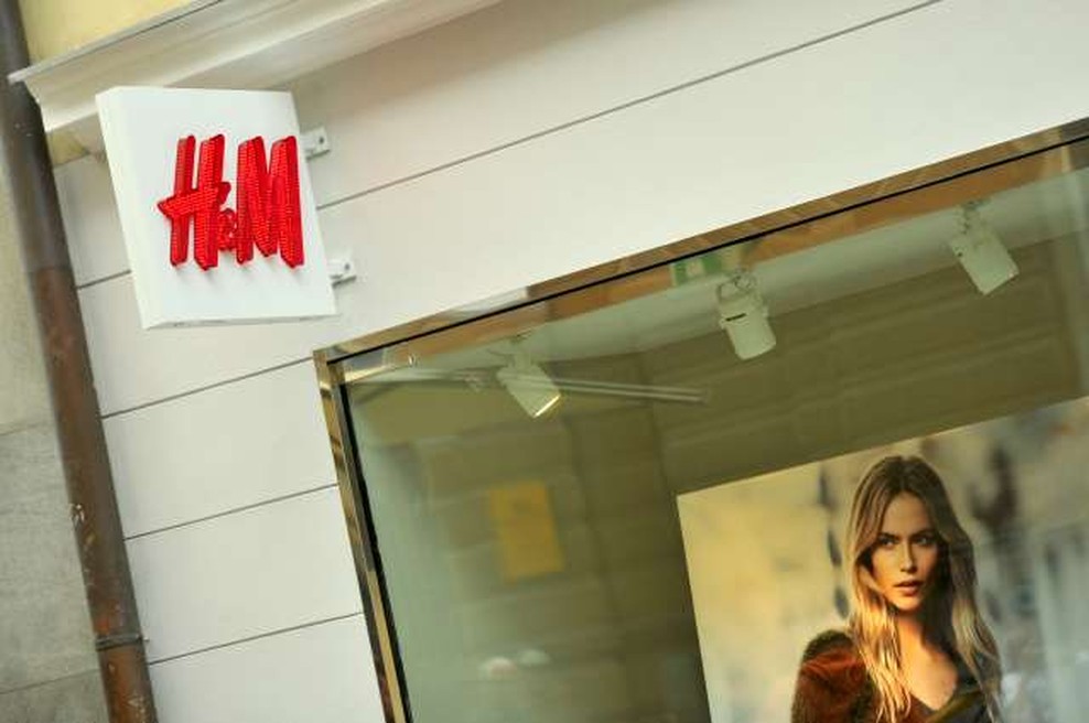 H&M kljub vrnitvi k dobičku napoveduje zapiranje fizičnih trgovin (foto: Tamino Petelinšek/STA)
