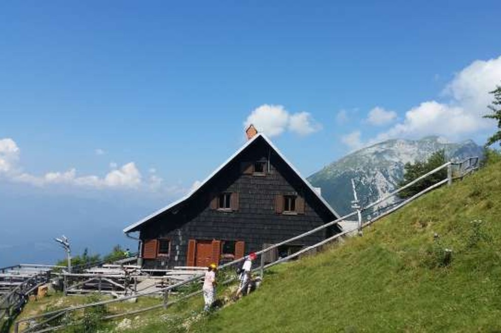 Poleg izkušenih planincev so slovenske gore privabile več tistih obiskovalcev, ki se doslej tja niso odpravljali (foto: Aljoša Rehar/STA)