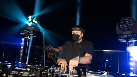 DJ Umek nad Ljubljano pospremil prvi pojav Aurore (video)