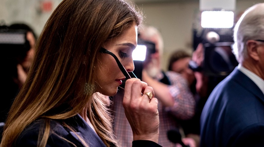 Kdo je Hope Hicks poleg tega, da je Trumpu likala hlače (ko jih je ta še imel na sebi)? (foto: profimedia)