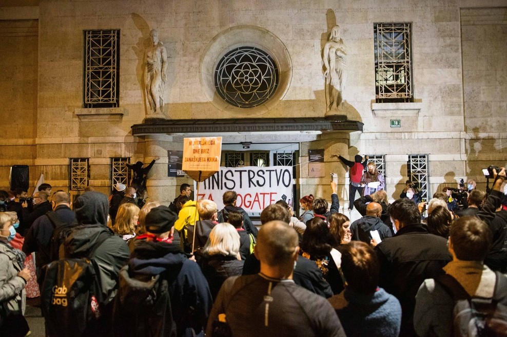 Redni petkov protest tokrat namenjen zdravstvu (foto: profimedia)