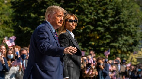Trumpova objava, da sta z Melanio pozitivna, završala po Twitterju