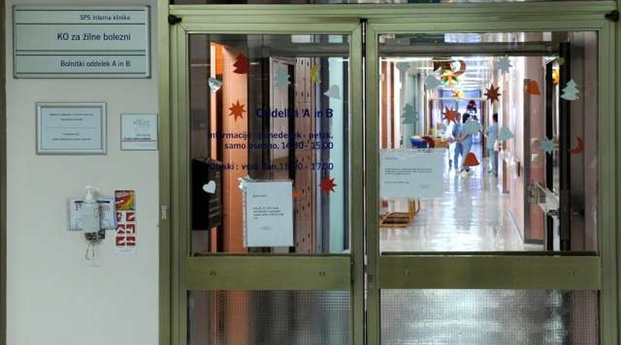 Zaradi več okužb na oddelku za žilne bolezni UKC Ljubljana ne bodo sprejemali novih bolnikov (foto: Tamino Petelinšek/STA)