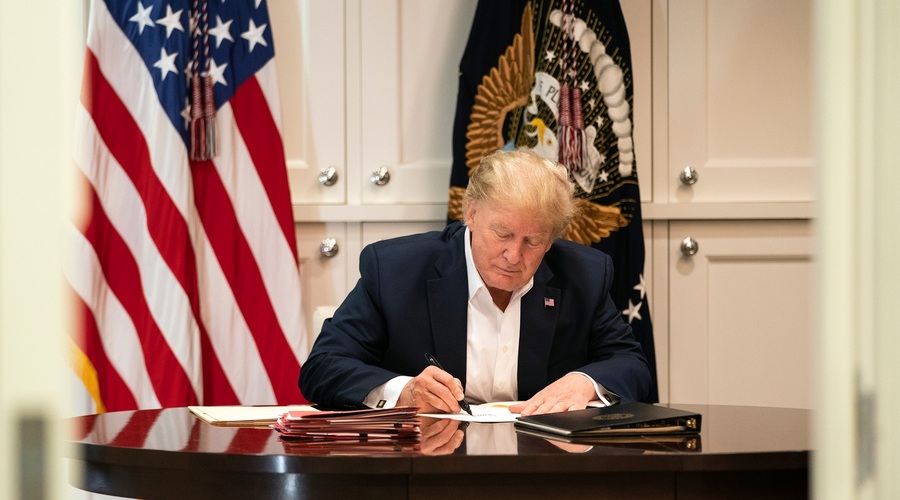 Trump: "Sedaj mi je jasno, za kaj gre pri koronavirusu" (foto: Profimedia)