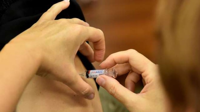 Proti gripi se namerava cepiti 18 odstotkov polnoletnih Slovencev (foto: Tamino Petelinšek/STA)