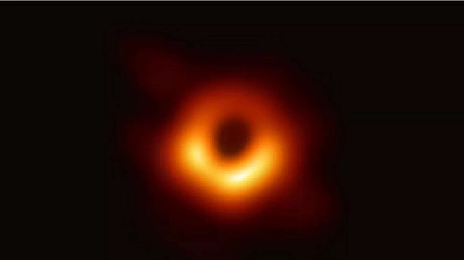 Letošnja Nobelova nagrada za fiziko za odkritja o črni luknji (foto: The Event Horizon Telescope)