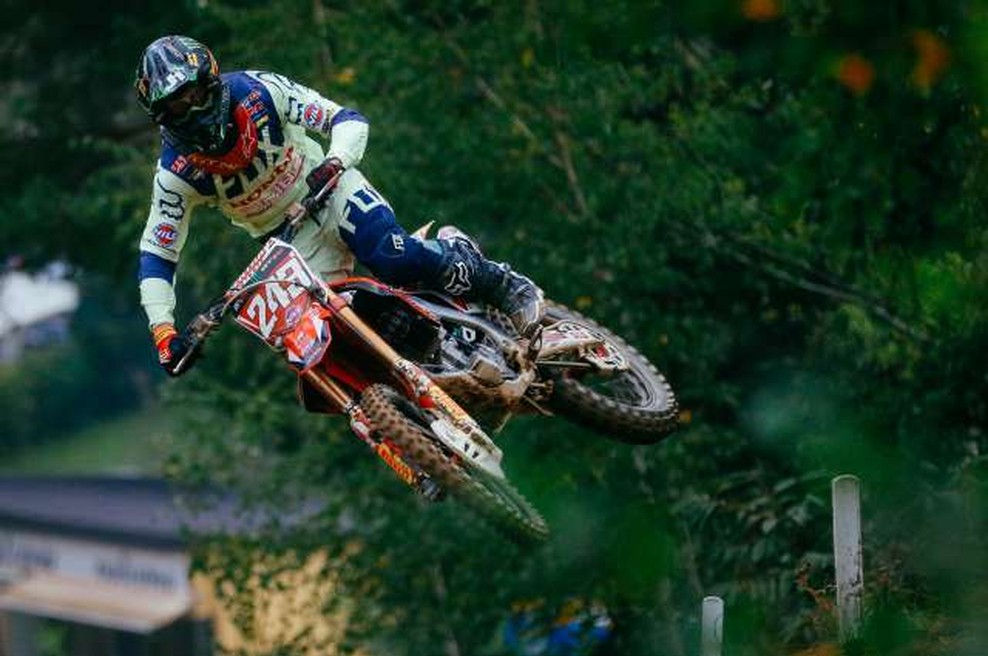 Gajser po prvi zmagi in podaljšanju pogodbe nadvse optimistično v Španijo (foto: Anže Malovrh/STA)