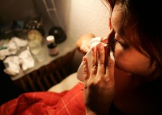 Obstaja simptom, po katerem boste lažje ločili med prehladom, gripo in covidom