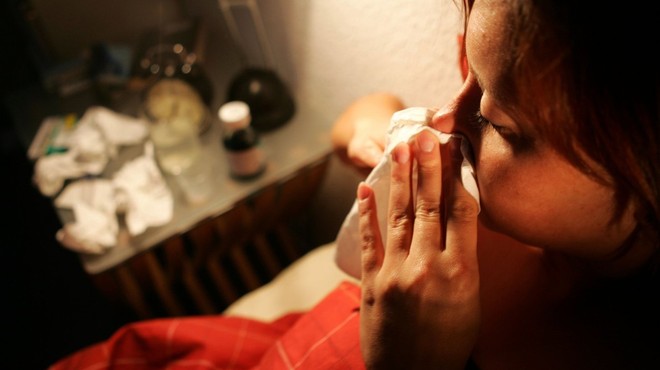 Obstaja simptom, po katerem boste lažje ločili med prehladom, gripo in covidom (foto: profimedia)
