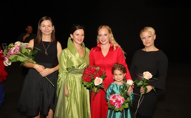 Nina Šenk, skladateljica, Irena Ferk, operna pevka, Sabina Cvilak, operna pevka, Rene Vujinić Cvilak in Zsuzsa Budavari Novak, zborovodkinja (z leve)