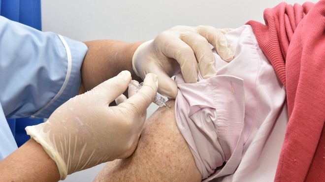Predlog, da bi bilo cepljenje proti gripi letos brezplačno (foto: profimedia)