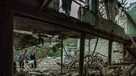 Pred začetkom premirja so se Armenci in Azerbajdžanci še silovito obstreljevali