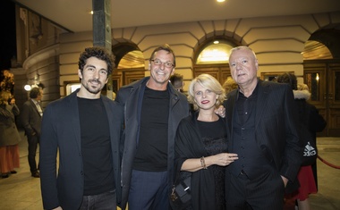 Umetniški vodja baleta po pooblastilu ravnatelja Petar Đorčevski, predsednik DBUS Tomaž Rode in ravnatelj Staš Ravter s soprogo Natalijo