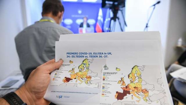 
                            EU z enotnim zemljevidom za uskladitev omejitev potovanj, države se trudijo zajeziti pandemijo (foto: Nebojša Tejić/STA)