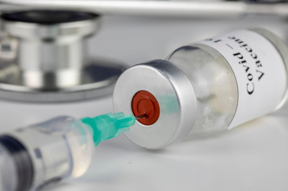 Ameriška skupina Johnson & Johnson začasno ustavila testiranje svojega cepiva proti covidu-19 (foto: Profimedia)