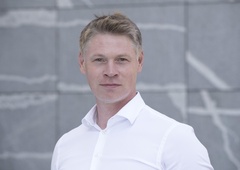 Pogovor z arhitektom Robertom Klunom, unikatnim glasnikom časa in občutkov