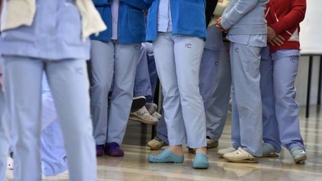 Med zaposlenimi v zdravstvu 45 novih okužb