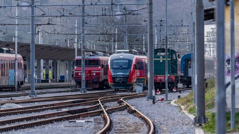 Javnega potniškega prometa zaenkrat ne nameravajo ustavljati