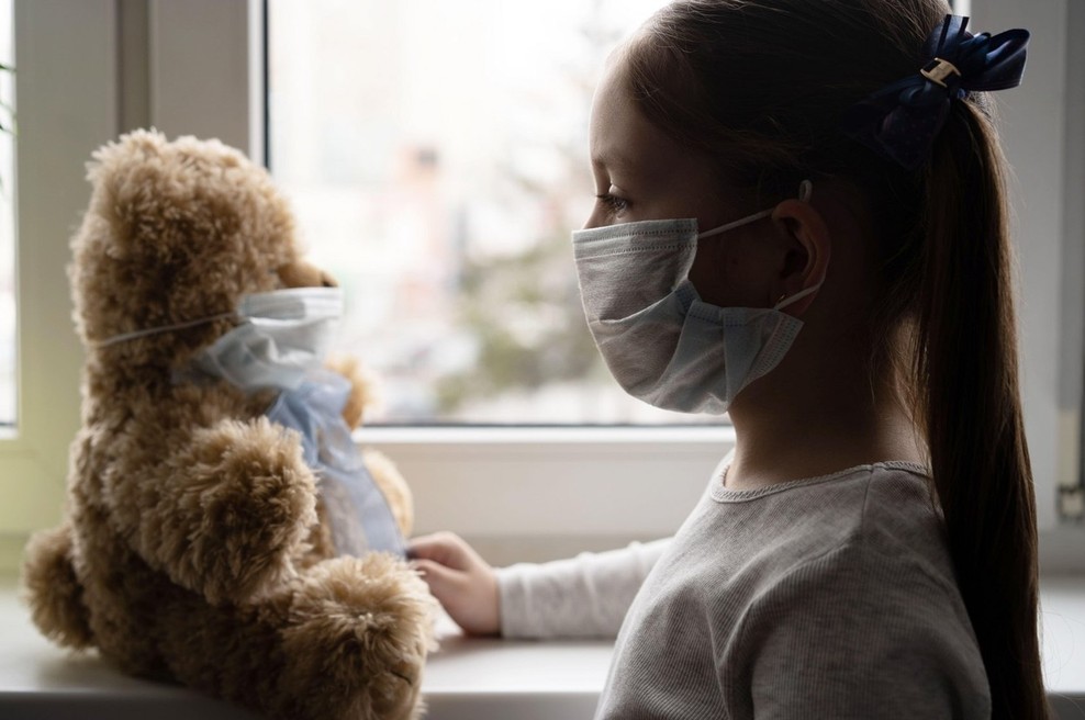 Otroci niso nič manj kužni pri prenosu koronavirusa kot odrasli, kaže nemška študija (foto: profimedia)