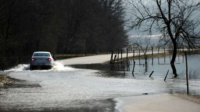 Reke bodo naraščale, poplavljalo bo tudi morje (foto: Tamino Petelinšek/STA)