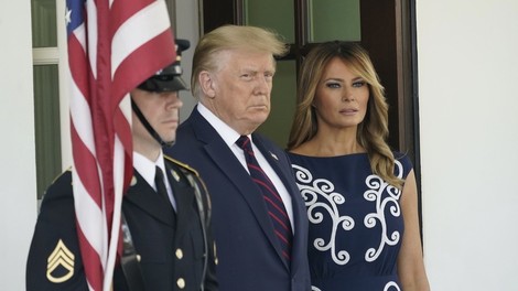Trump obljubil miren odhod in obsodil vdor v kongres, pozivi k njegovi odstavitvi vse glasnejši