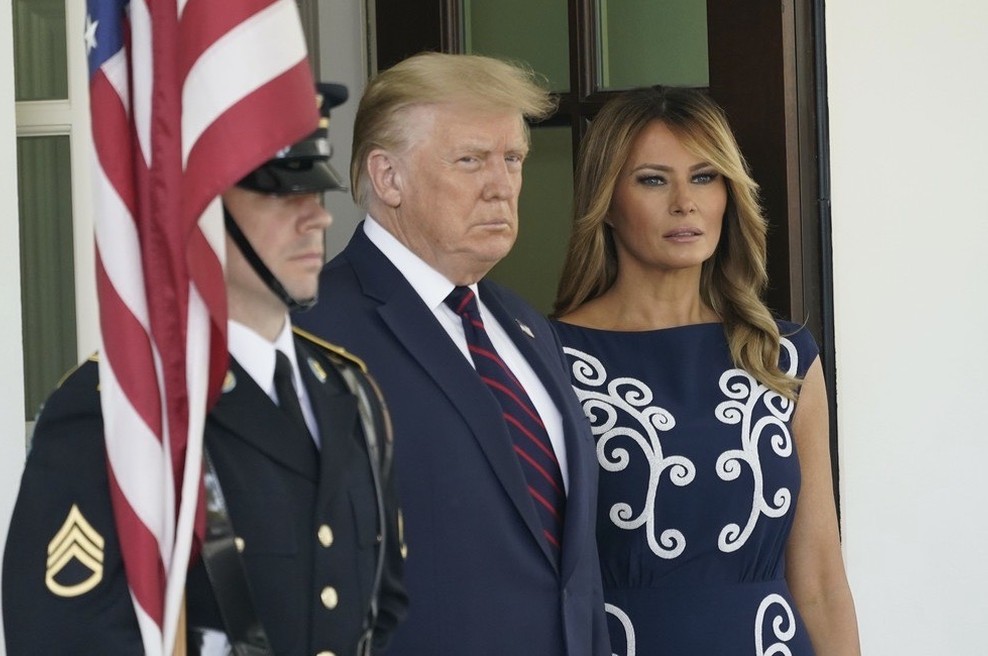 Trump obljubil miren odhod in obsodil vdor v kongres, pozivi k njegovi odstavitvi vse glasnejši (foto: Profimedia)