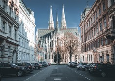 Dunajska neogotska cerkev med pandemijo postala predavalnica