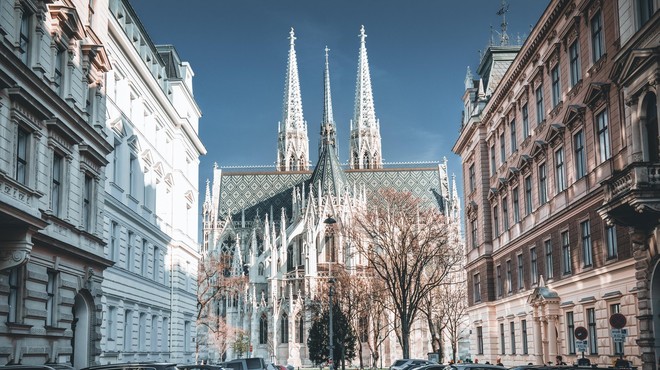 Dunajska neogotska cerkev med pandemijo postala predavalnica (foto: Profimedia)