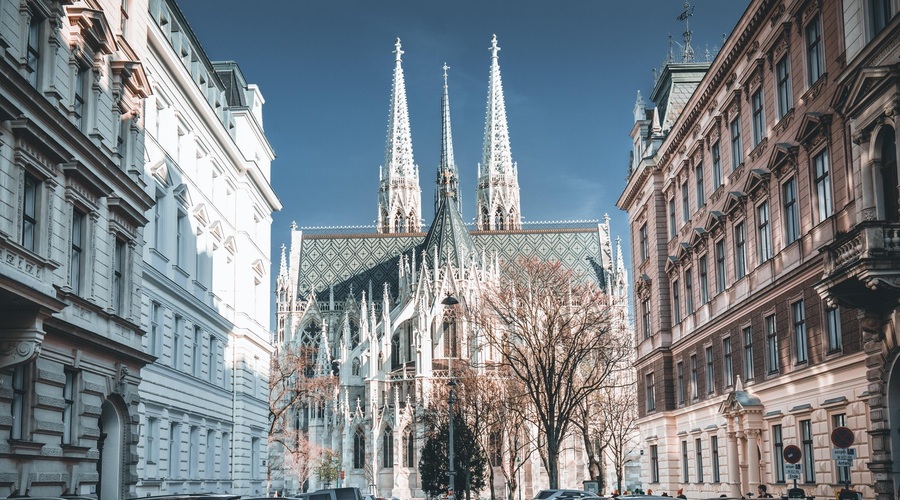 Dunajska neogotska cerkev med pandemijo postala predavalnica (foto: Profimedia)