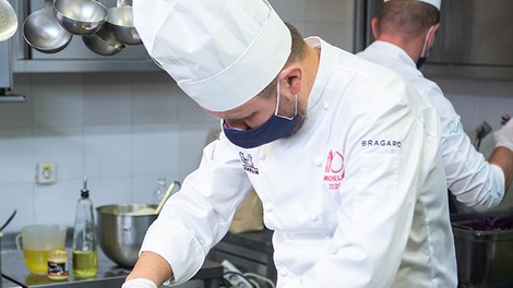 Za svetovni dan hrane kuhali iz 68 kg sestavin - da bi pokazali, koliko obrokov letno v povprečju zavrže vsak Slovenec*