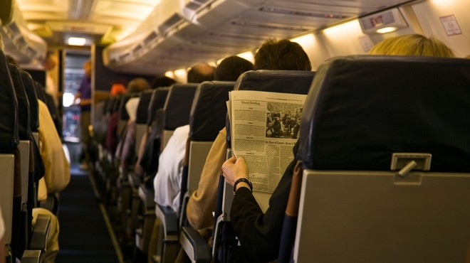 Nizko tveganje za prenos okužbe za letalske potnike z maskami (foto: profimedia)
