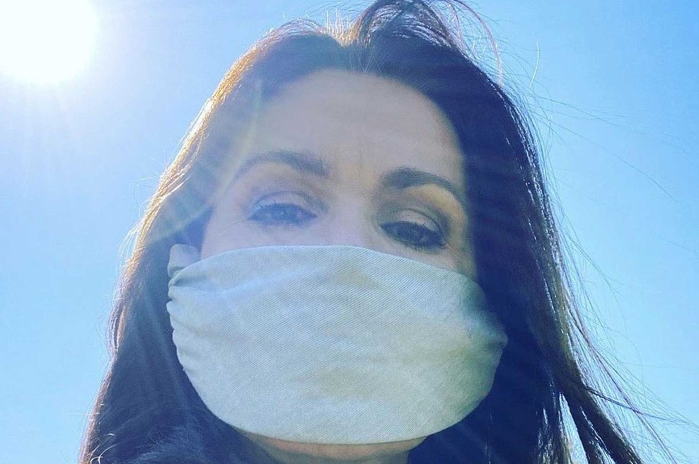 Zakaj je nošenje mask na prostem zdaj tako zelo pomembno? (pojasnilo stroke) (foto: Profimedia)