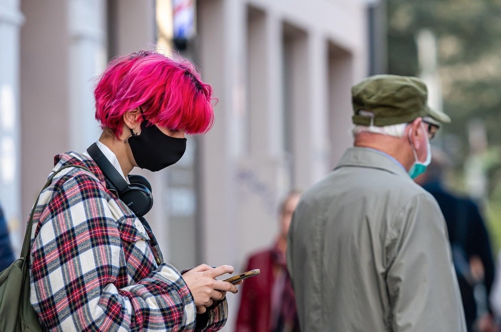 V Sloveniji spet rekordno število dnevno potrjenih okužb - 834 (foto: profimedia)