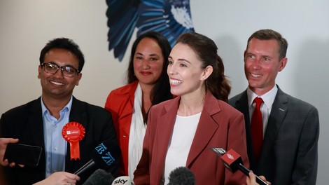 Jacinda Ardern z Laburistčno stranko do absolutne večine v parlamentu