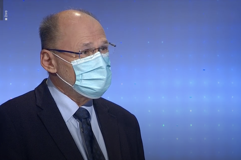 Kacin pojasnil, zakaj do pred kratkim na novinarskih konferencah ni nosil maske (foto: MMC RTV Slovenija)