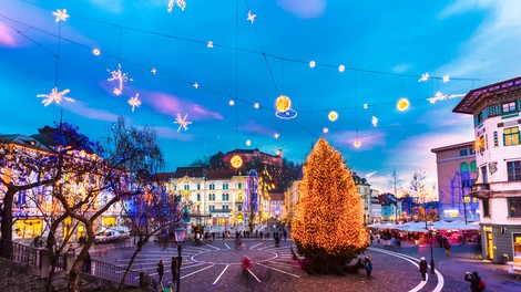 V Ljubljani začeli z okrasitvijo ulic, praznične lučke bodo prižgali 27. novembra