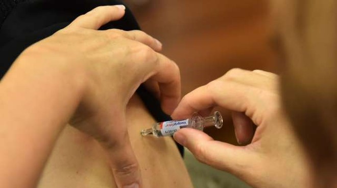 NIJZ začenja cepljenje proti sezonski gripi (foto: Tamino Petelinšek/STA)