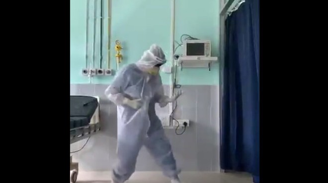 VIDEO: Indijski zdravnik navdušuje milijone s svojim plesom za covid paciente (foto: profimedia)